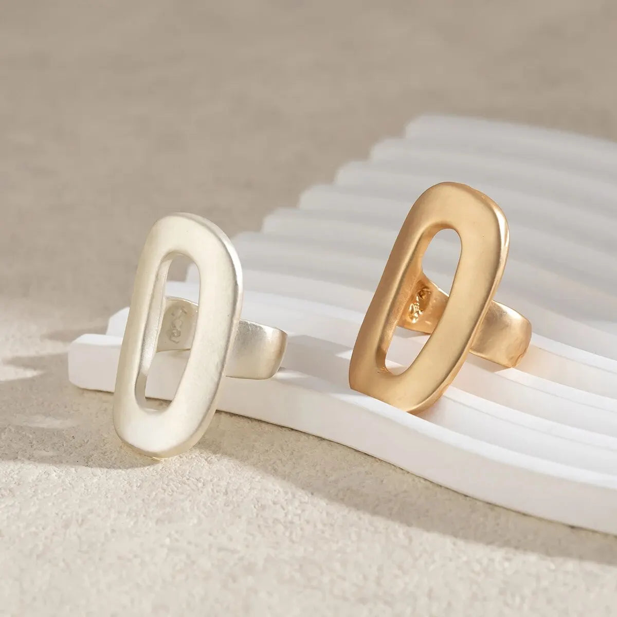 Exaggerated Geometric Oval Ring – Adjustable Hollow Metal Statement Ring